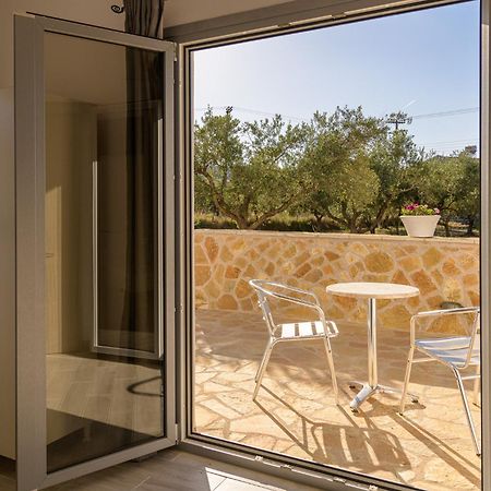 ארגאסי Denise Studios And Apartments מראה חיצוני תמונה