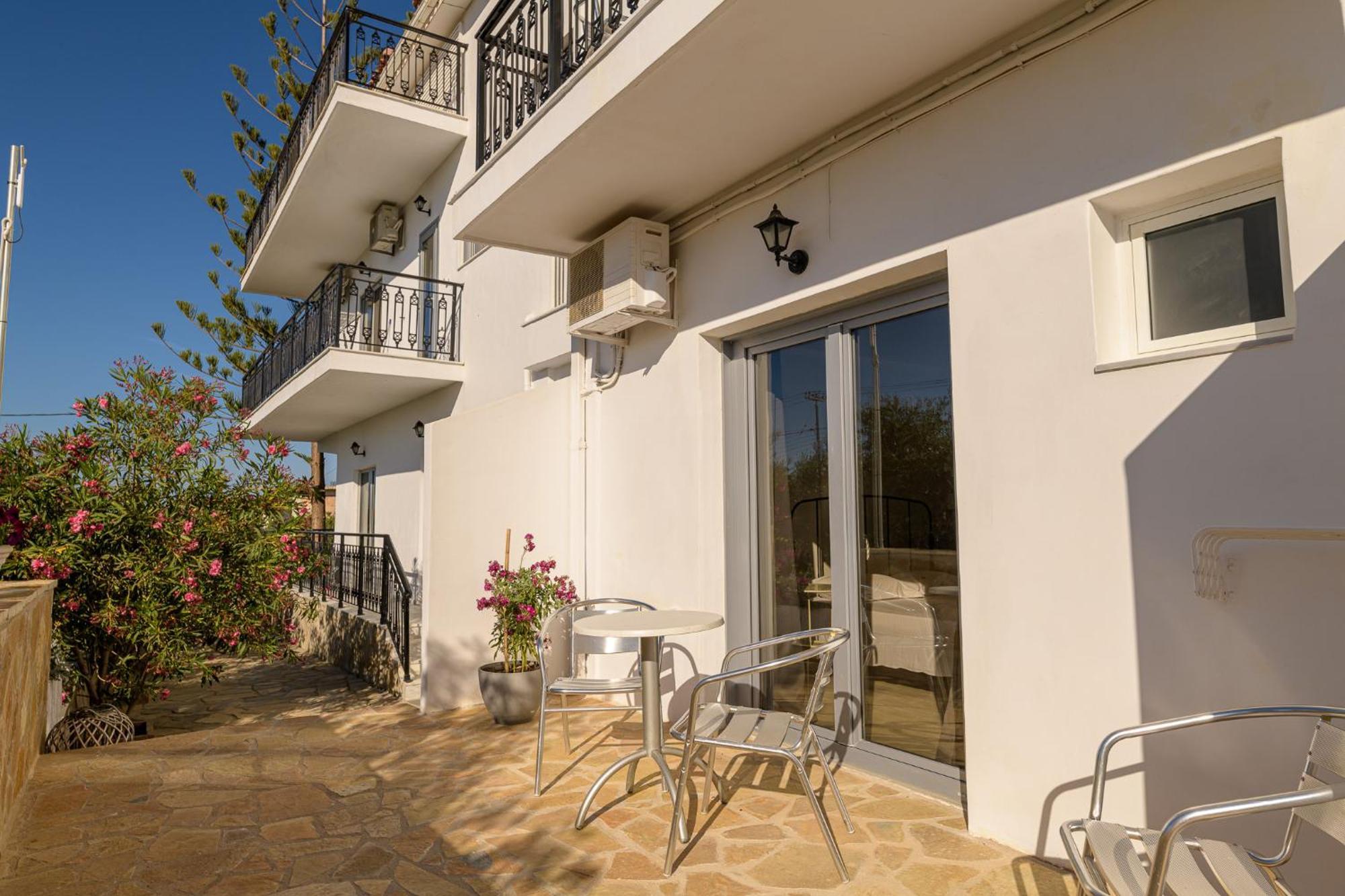 ארגאסי Denise Studios And Apartments מראה חיצוני תמונה